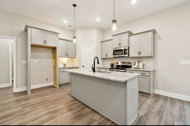 527 Hog Back Ridge Rd, Bethpage, TN 37022