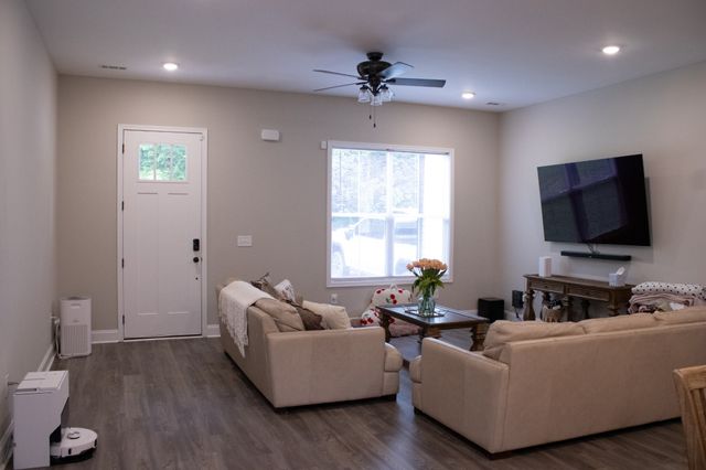 527 Hog Back Ridge Rd, Bethpage, TN 37022