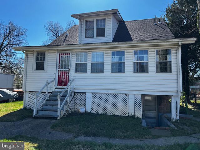 54 RIGGS RD NE, Washington, DC 20011