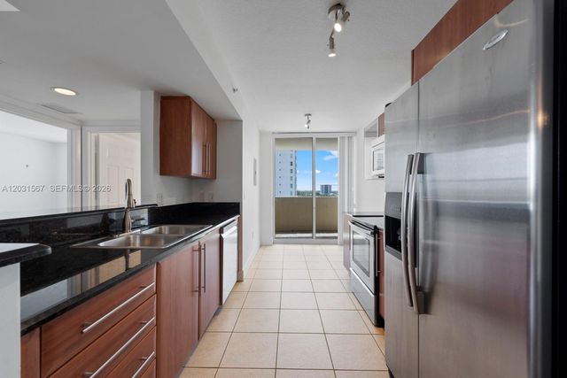 3232 SW 22nd Ter 802, Miami, FL 33145