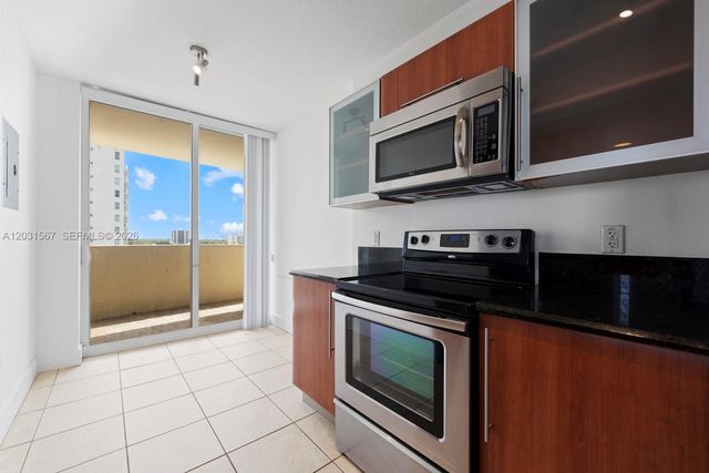 3232 SW 22nd Ter 802, Miami, FL 33145