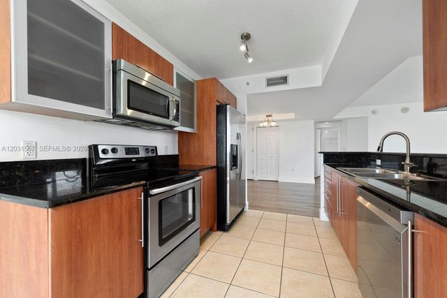 3232 SW 22nd Ter 802, Miami, FL 33145