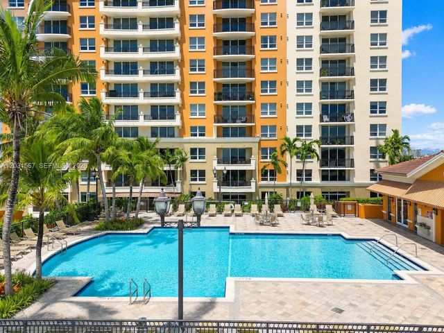 3232 SW 22nd Ter 802, Miami, FL 33145