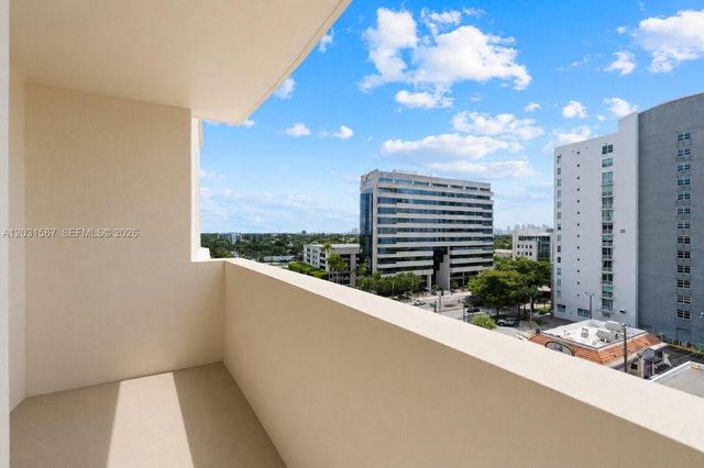 3232 SW 22nd Ter 802, Miami, FL 33145