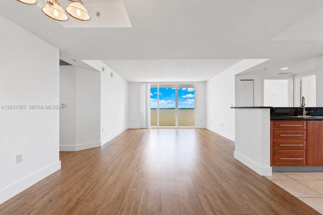 3232 SW 22nd Ter 802, Miami, FL 33145