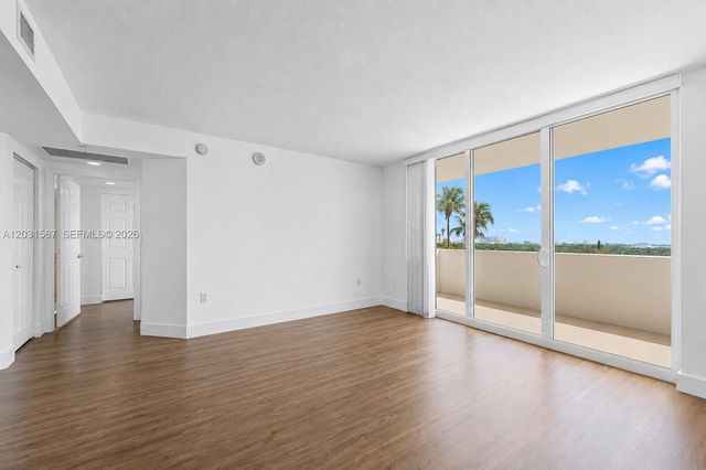 3232 SW 22nd Ter 802, Miami, FL 33145