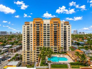 3232 SW 22nd Ter 802, Miami, FL 33145