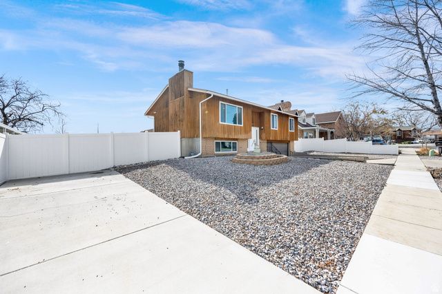 2617 W DONNAWOOD CIR, Salt Lake City, UT 84129