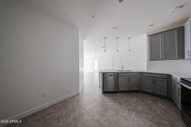 2511 W QUEEN CREEK Road 171, Chandler, AZ 85248