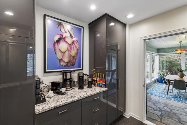 3939 River Oaks Drive, Des Moines, IA 50312