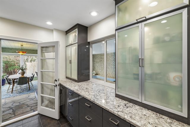 3939 River Oaks Drive, Des Moines, IA 50312