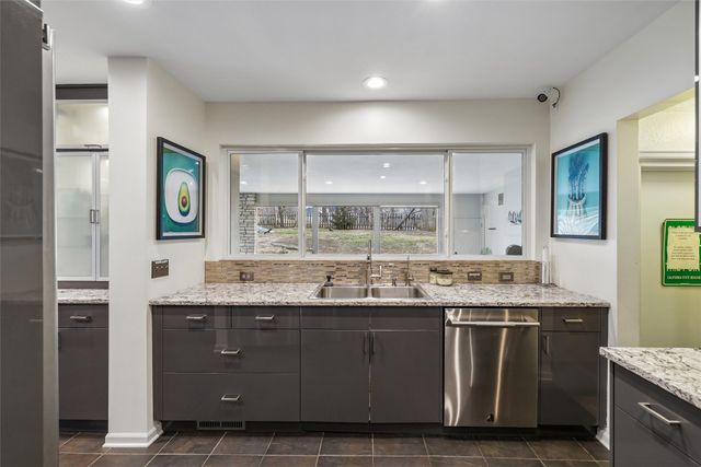 3939 River Oaks Drive, Des Moines, IA 50312