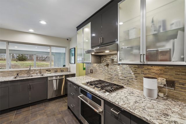 3939 River Oaks Drive, Des Moines, IA 50312