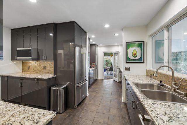 3939 River Oaks Drive, Des Moines, IA 50312