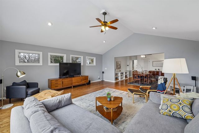 3939 River Oaks Drive, Des Moines, IA 50312