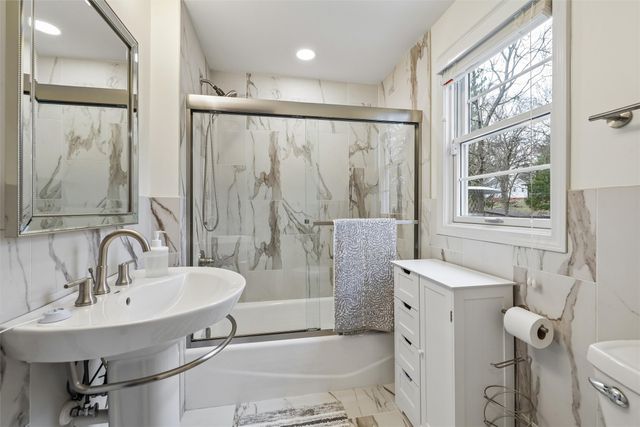 3939 River Oaks Drive, Des Moines, IA 50312