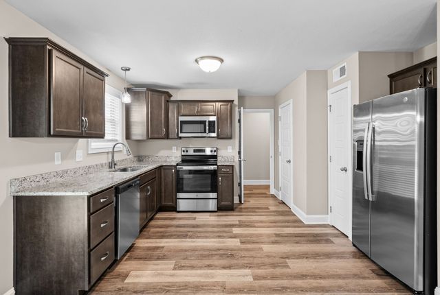 1224 Cardinal Creek Dr, Clarksville, TN 37040