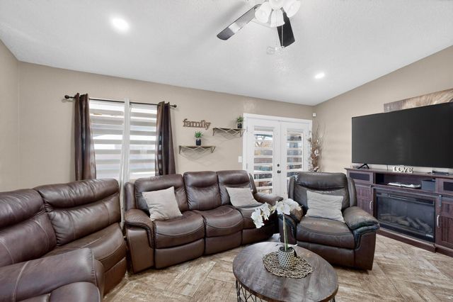 7700 Windsong Place SW, Albuquerque, NM 87121