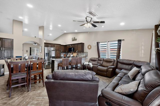 7700 Windsong Place SW, Albuquerque, NM 87121