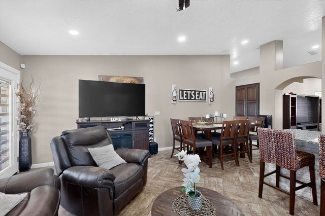 7700 Windsong Place SW, Albuquerque, NM 87121