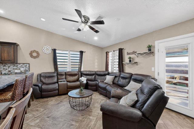 7700 Windsong Place SW, Albuquerque, NM 87121