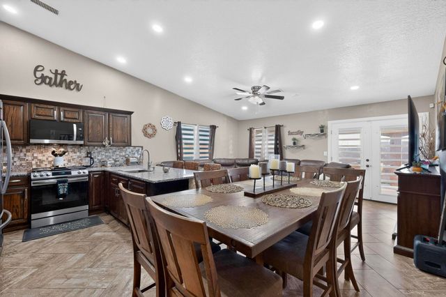 7700 Windsong Place SW, Albuquerque, NM 87121