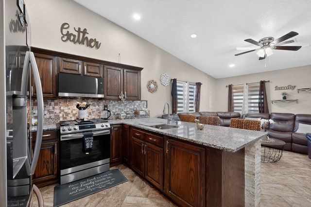 7700 Windsong Place SW, Albuquerque, NM 87121