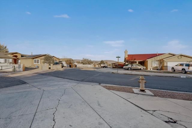 7700 Windsong Place SW, Albuquerque, NM 87121