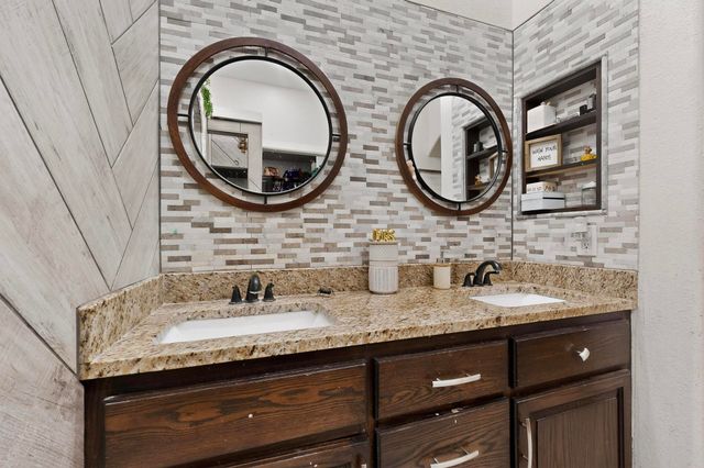 7700 Windsong Place SW, Albuquerque, NM 87121