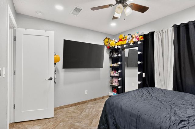 7700 Windsong Place SW, Albuquerque, NM 87121