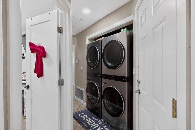 7700 Windsong Place SW, Albuquerque, NM 87121