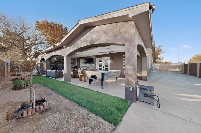 7700 Windsong Place SW, Albuquerque, NM 87121