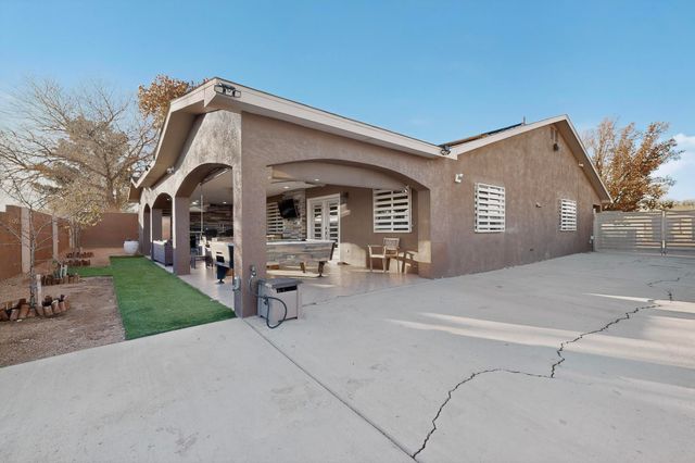 7700 Windsong Place SW, Albuquerque, NM 87121