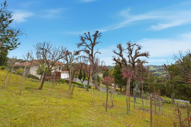 27769 Edgerton Road, Los Altos Hills, CA 94022