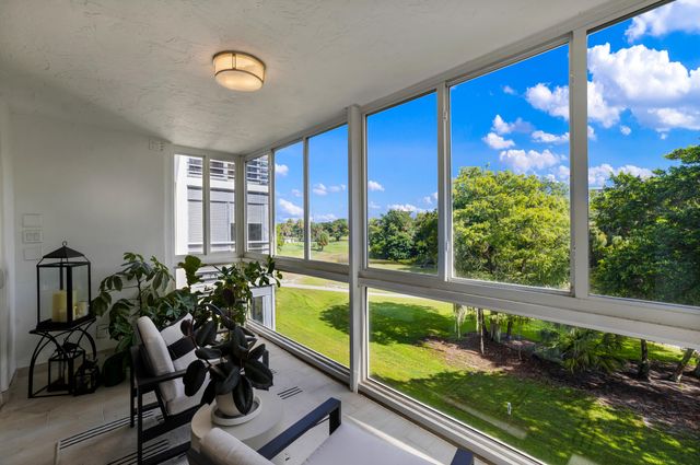 3930 OAKS CLUBHOUSE Drive 401, Pompano Beach, FL 33069