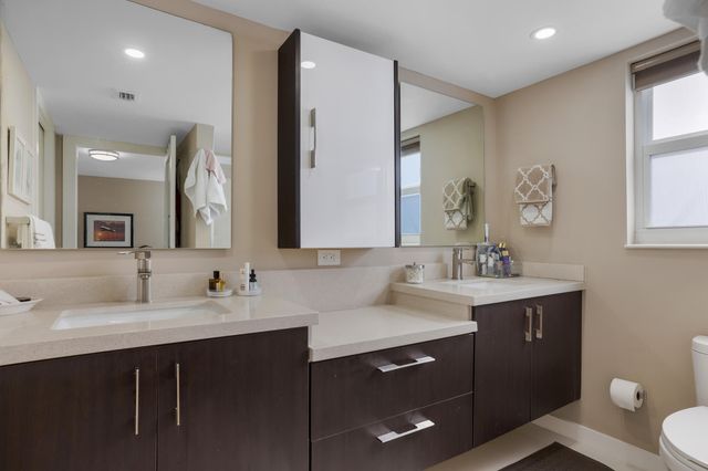 3930 OAKS CLUBHOUSE Drive 401, Pompano Beach, FL 33069