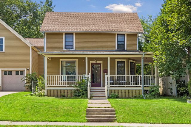 1004 6th Street S, Stillwater, MN 55082