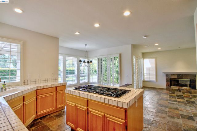 45315 Camino Monzon, Temecula, CA 92592