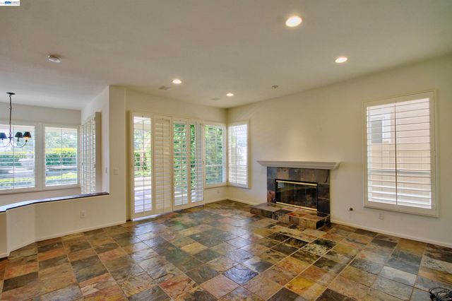 45315 Camino Monzon, Temecula, CA 92592