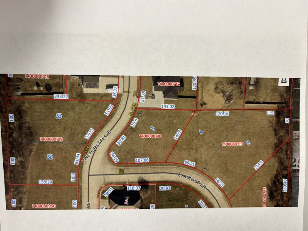 Image 4 of property listing at 4 Coronado Drive, Centralia, IL 62801