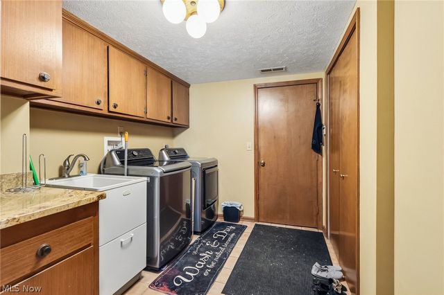 691 Davidson Drive, Highland Heights, OH 44143