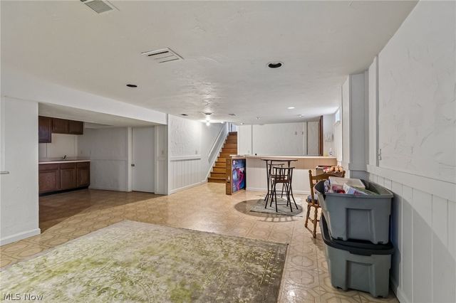 691 Davidson Drive, Highland Heights, OH 44143