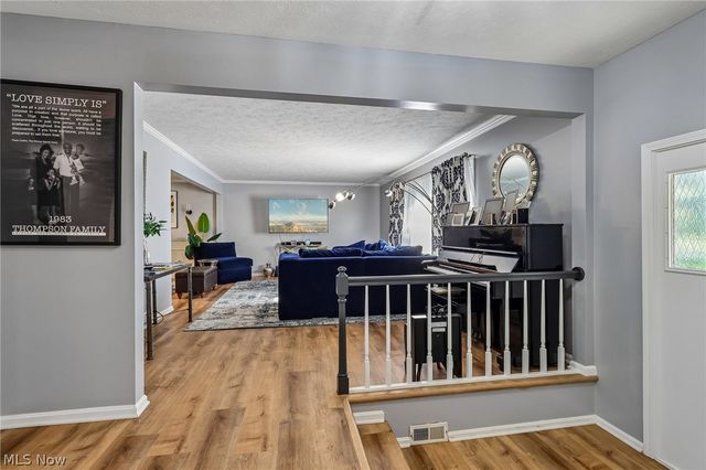 691 Davidson Drive, Highland Heights, OH 44143