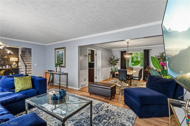 691 Davidson Drive, Highland Heights, OH 44143