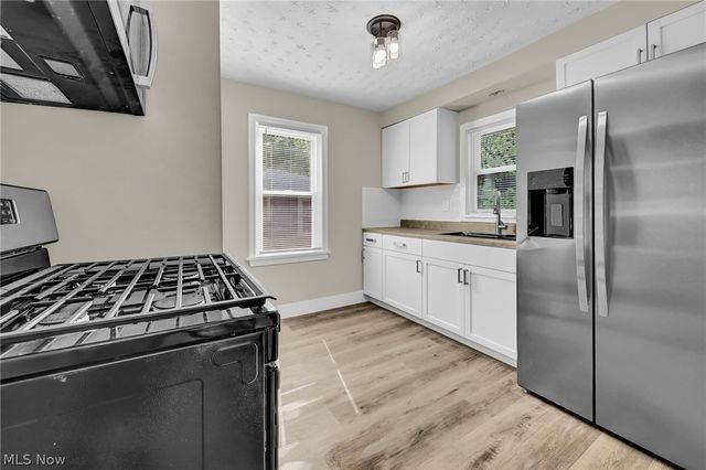 1068 Austin Avenue, Akron, OH 44306