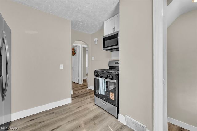 1068 Austin Avenue, Akron, OH 44306