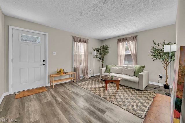 1068 Austin Avenue, Akron, OH 44306