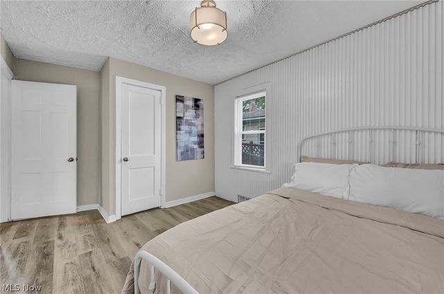 1068 Austin Avenue, Akron, OH 44306