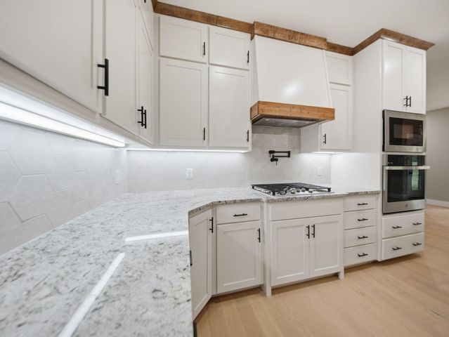 5300 N Seacrest Drive, Ozark, MO 65721
