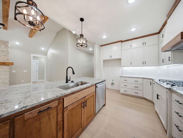 5300 N Seacrest Drive, Ozark, MO 65721